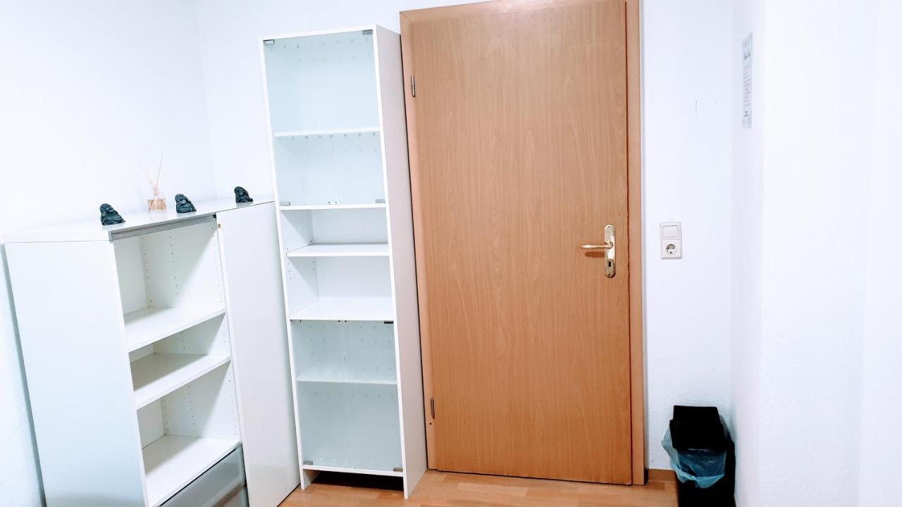 Budget Rooms In Halle With Shared Bathroom, Free Wifi, Netflix & Ipad Bagian luar foto
