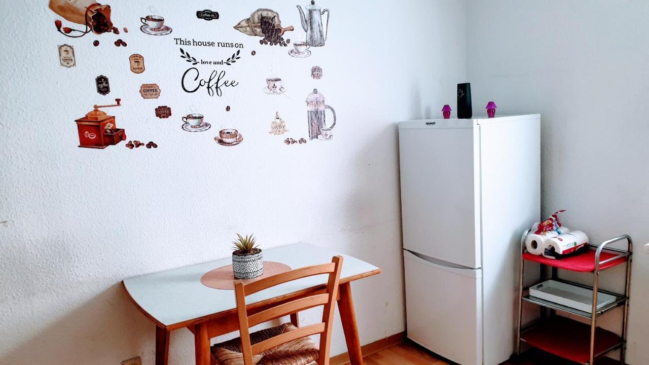 Budget Rooms In Halle With Shared Bathroom, Free Wifi, Netflix & Ipad Bagian luar foto