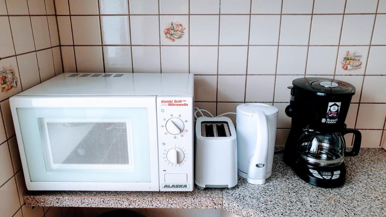 Budget Rooms In Halle With Shared Bathroom, Free Wifi, Netflix & Ipad Bagian luar foto