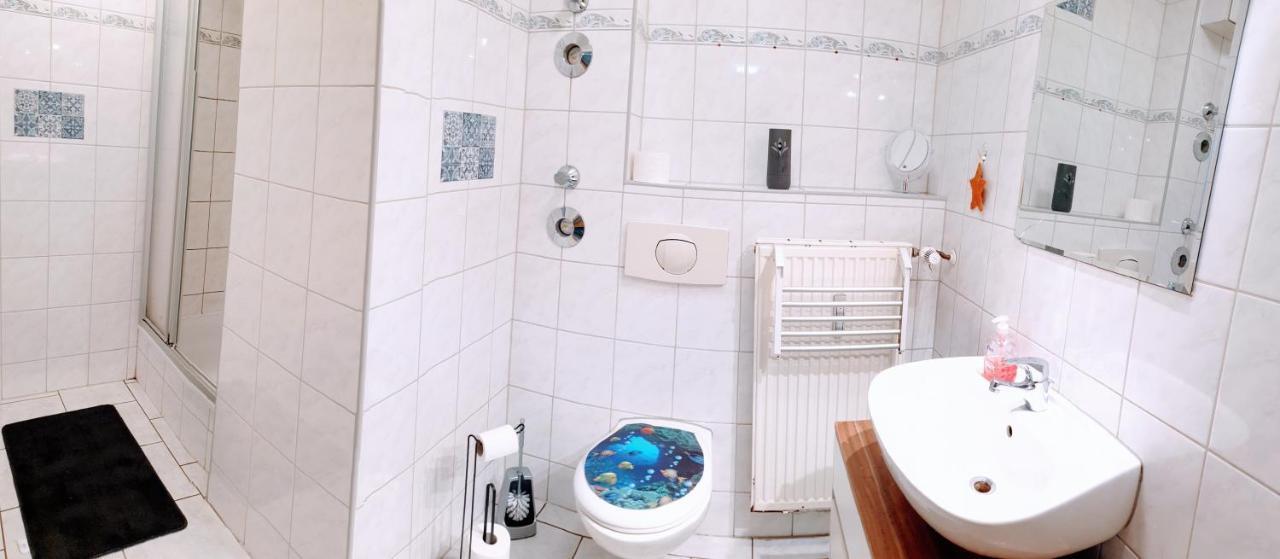 Budget Rooms In Halle With Shared Bathroom, Free Wifi, Netflix & Ipad Bagian luar foto