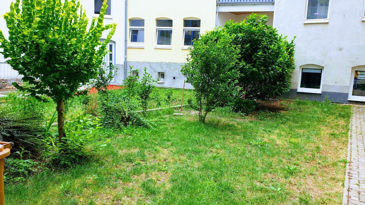 Budget Rooms In Halle With Shared Bathroom, Free Wifi, Netflix & Ipad Bagian luar foto