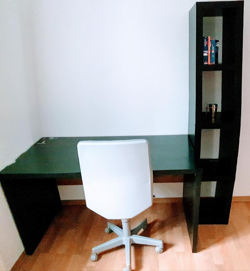 Budget Rooms In Halle With Shared Bathroom, Free Wifi, Netflix & Ipad Bagian luar foto