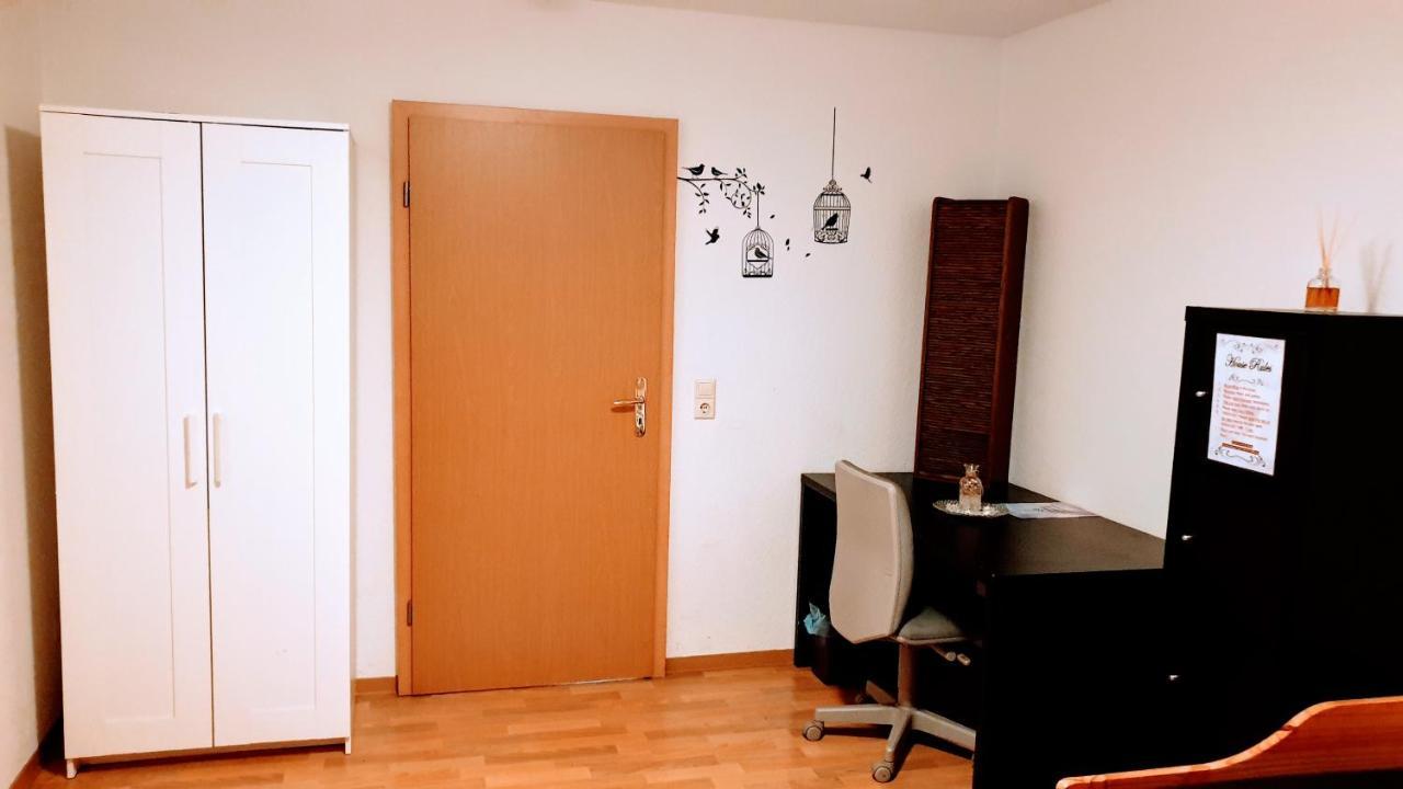 Budget Rooms In Halle With Shared Bathroom, Free Wifi, Netflix & Ipad Bagian luar foto