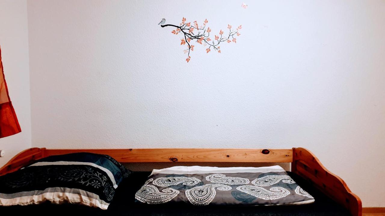 Budget Rooms In Halle With Shared Bathroom, Free Wifi, Netflix & Ipad Bagian luar foto
