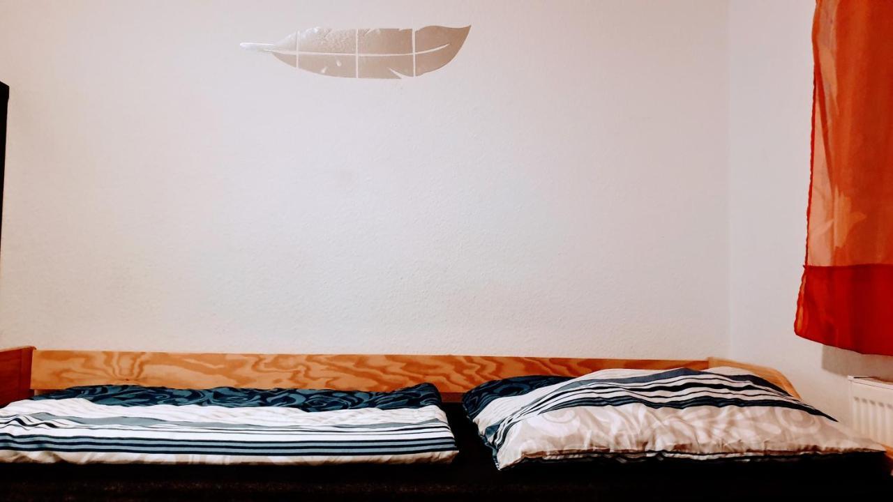 Budget Rooms In Halle With Shared Bathroom, Free Wifi, Netflix & Ipad Bagian luar foto